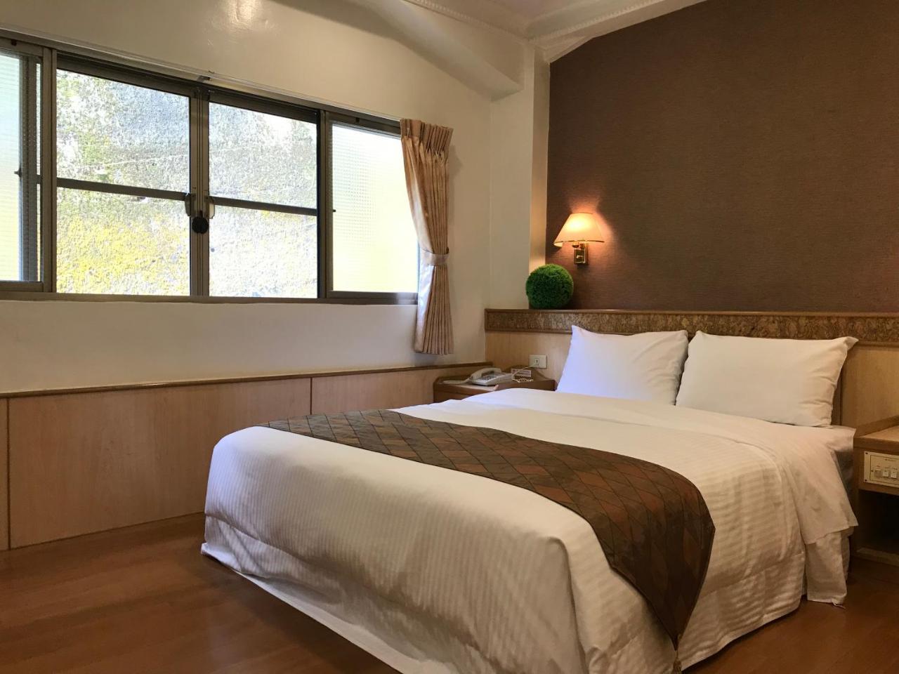 Minren Hotel Yuchi Bagian luar foto
